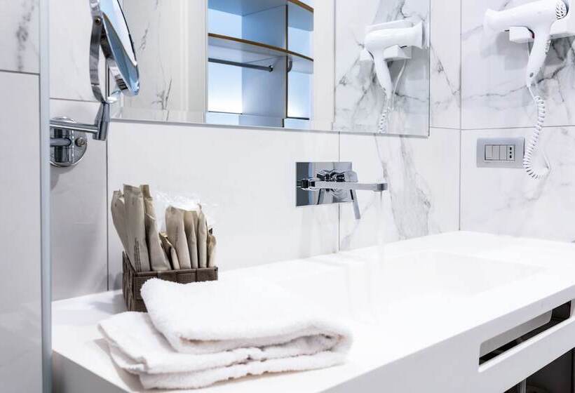 标准间, Milano Castello