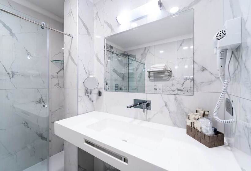 标准间, Milano Castello