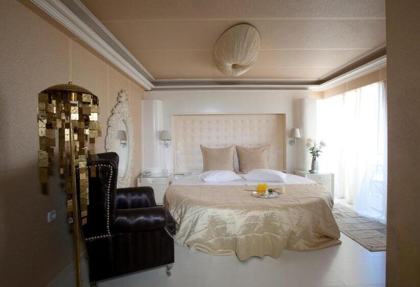 غرفة قياسية سرير كينج, The Crystal Blue