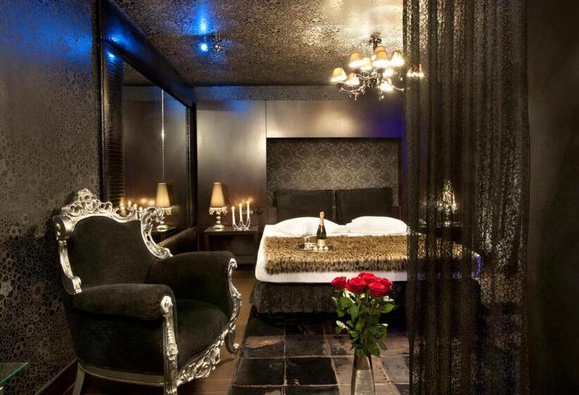 غرفة قياسية سرير كينج, The Crystal Blue