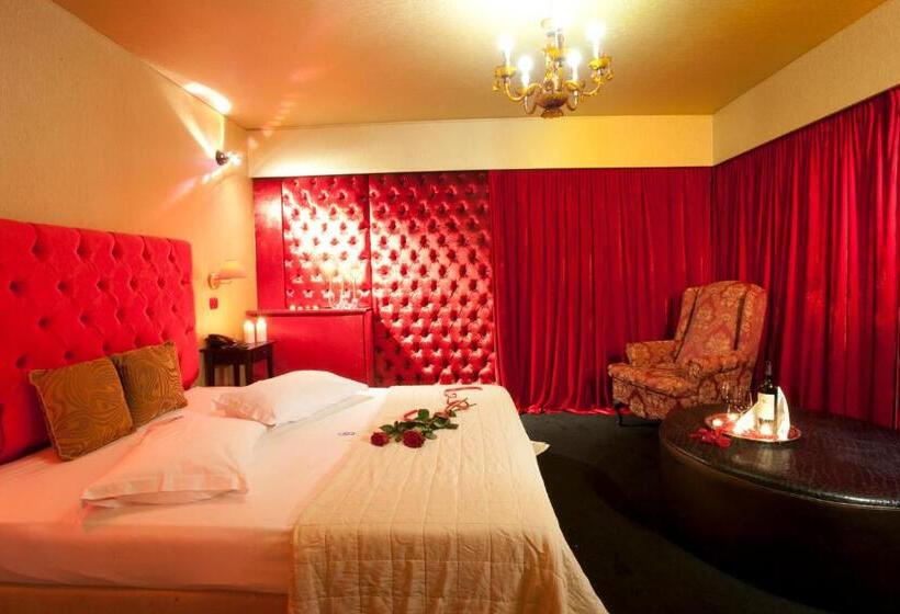 غرفة ديلوكس, The Crystal Blue