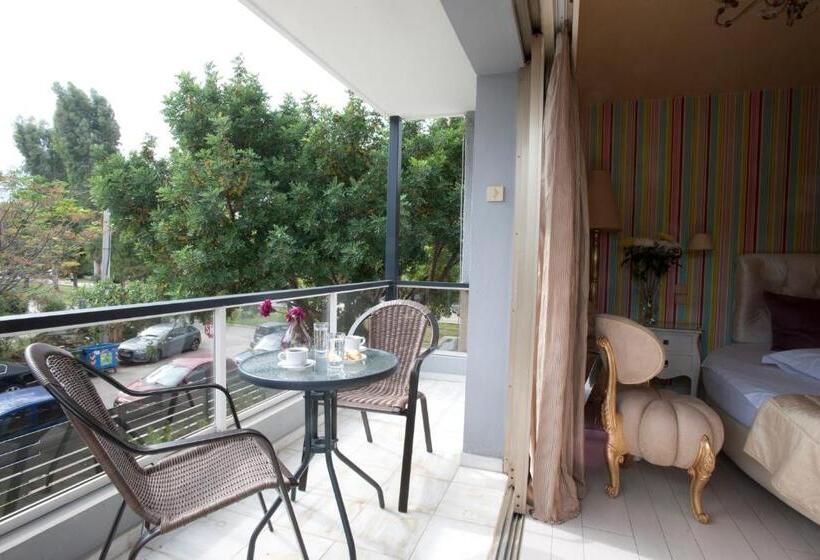 غرفة ديلوكس, The Crystal Blue