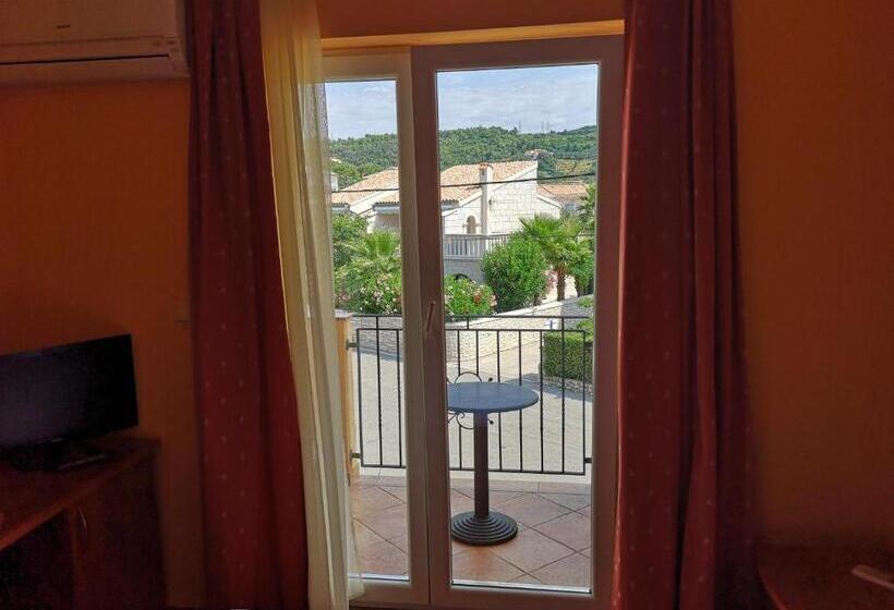Номер Стандарт Вид на Горы, Villa Tamaris