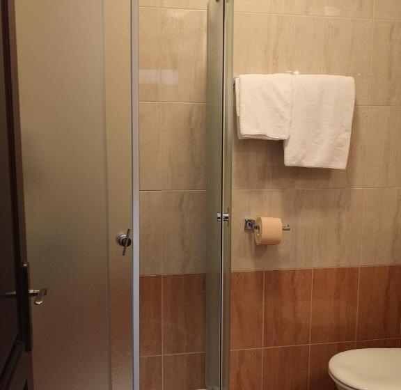 房顶倾斜的标准房间, Villa Tamaris