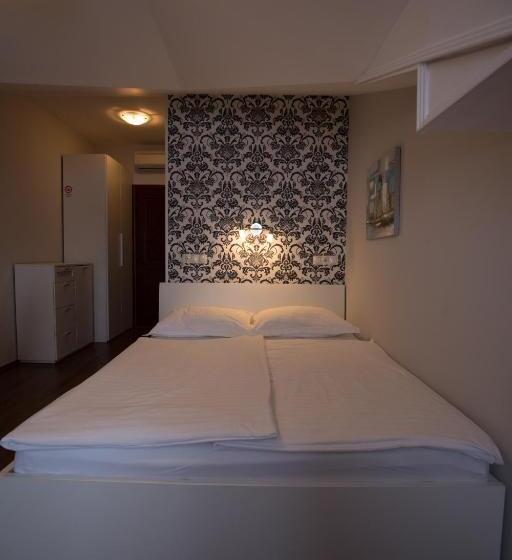 房顶倾斜的标准房间, Villa Tamaris