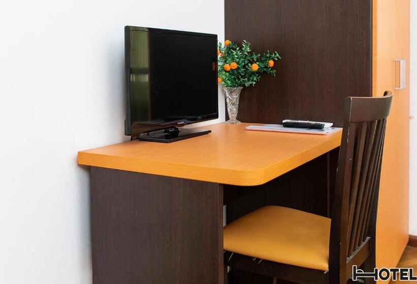 Standard Szoba, Youri Il Magnifico