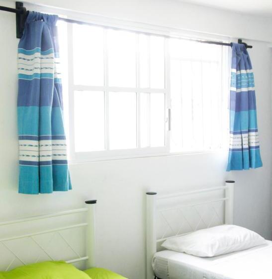 اتاق خانوادگی, Hostal Azul Y Blanco