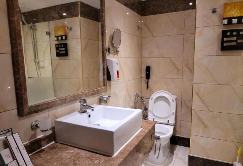 标准三人间, Golden Tulip Al Shakreen