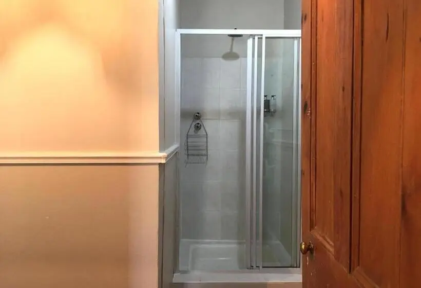 ガーデンビュースタンダードルーム, John Montagu Accommodation