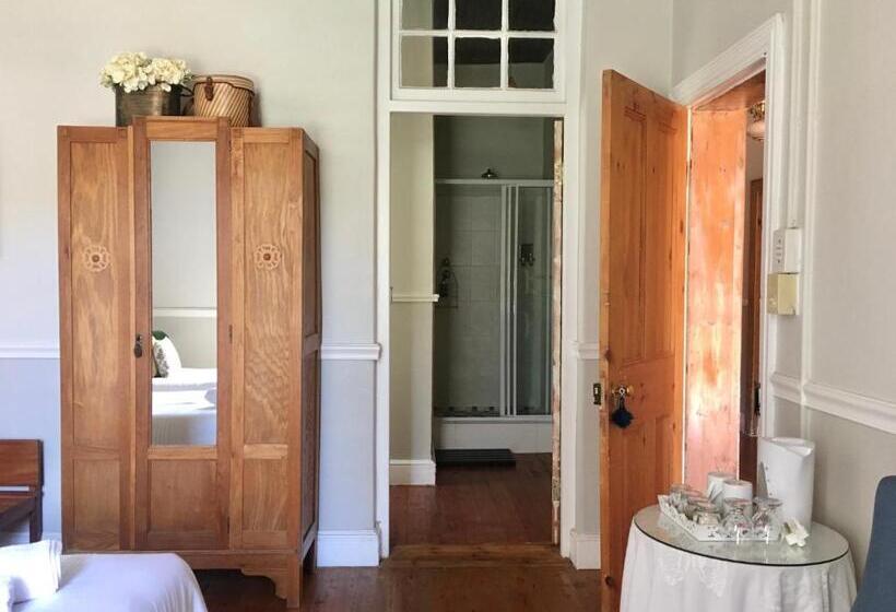 غرفة قياسية مطلّة علي الحديقة, John Montagu Accommodation