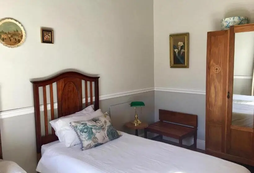 ガーデンビュースタンダードルーム, John Montagu Accommodation