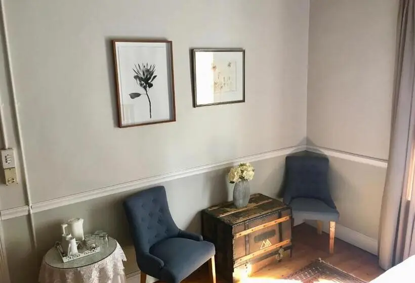 ガーデンビュースタンダードルーム, John Montagu Accommodation