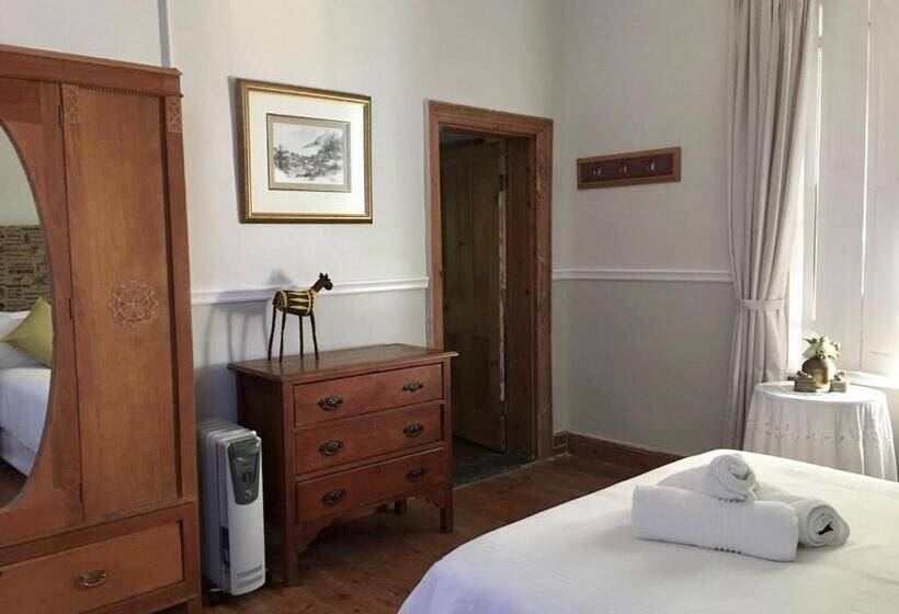 غرفة قياسية مطلّة علي حمام السباحة, John Montagu Accommodation