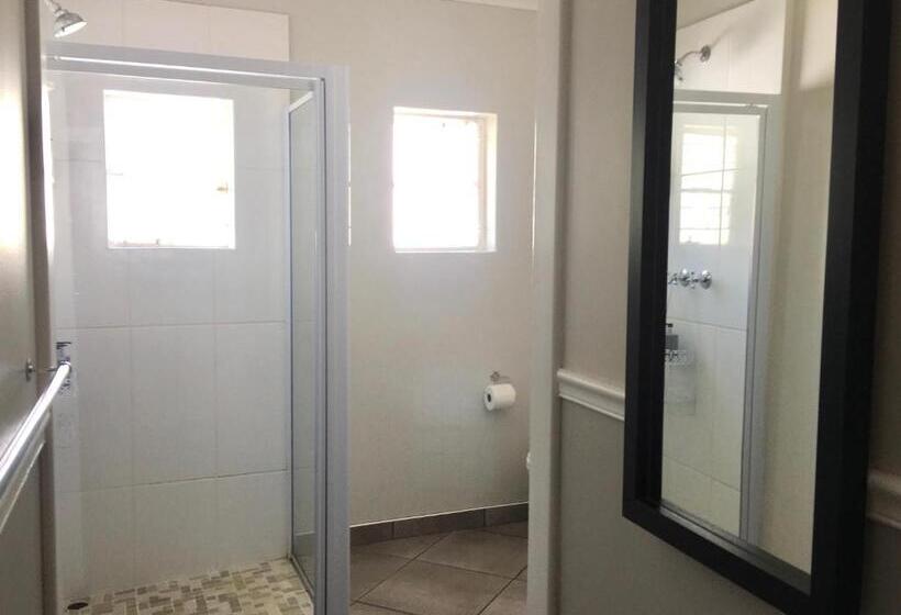Семейный Номер, John Montagu Accommodation
