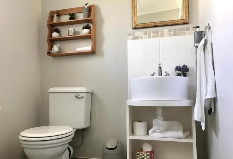 ファミリールーム, John Montagu Accommodation