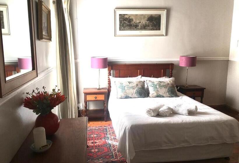 غرفة قياسية مزوَّدة بجاكوزي, John Montagu Accommodation