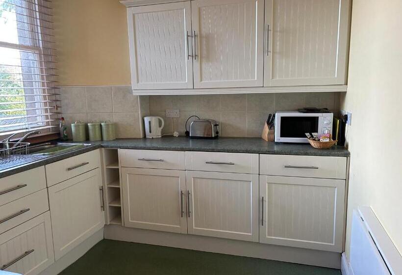 스탠다드 스튜디오 킹침대, Moresby Hall Country House