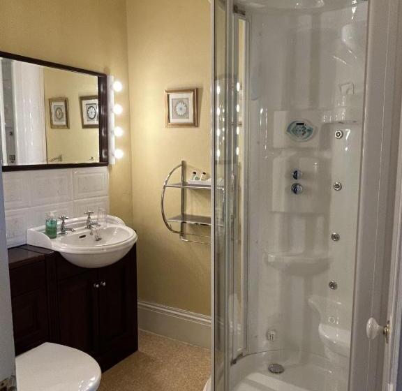 스탠다드 룸 킹사이즈 침대, Moresby Hall Country House