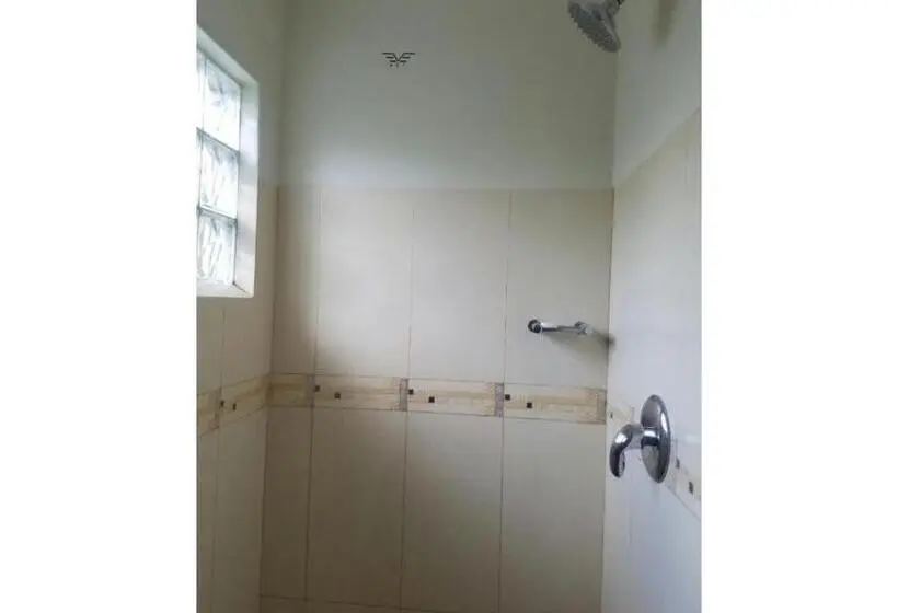 اتاق استاندارد سه نفره, Gorilla African Guest House