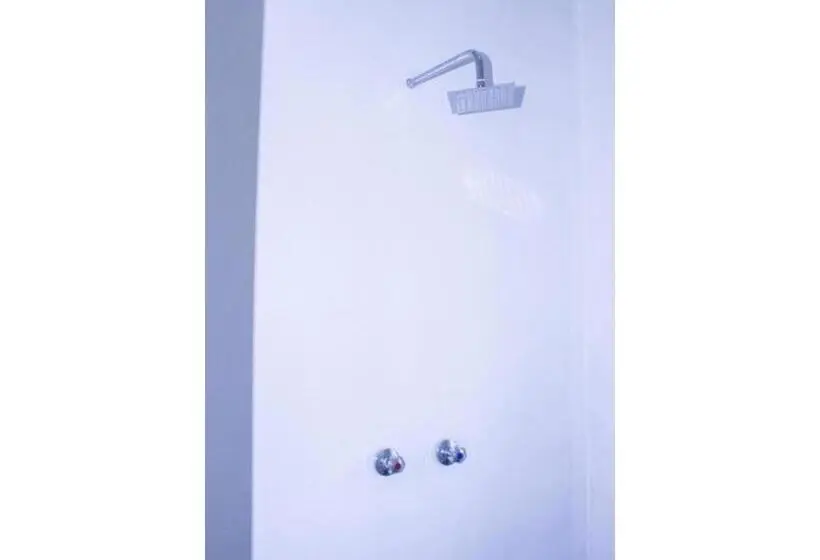 اتاق استاندارد سه نفره, Gorilla African Guest House