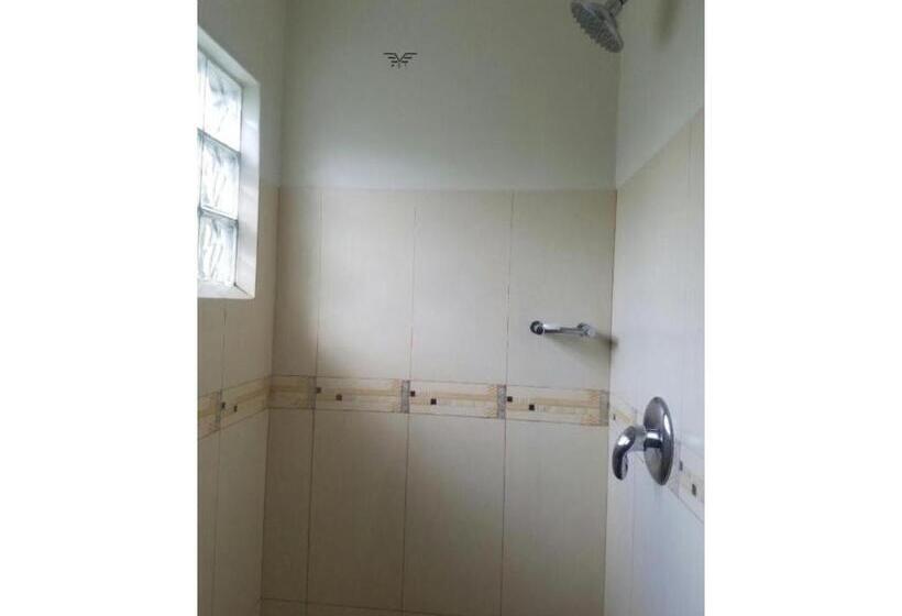 اتاق استاندارد, Gorilla African Guest House