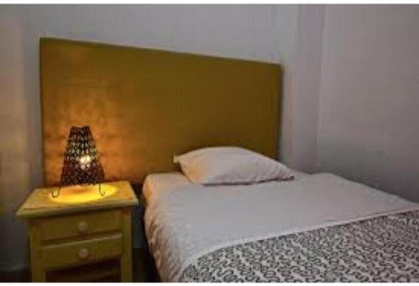 اتاق اکونومی یک تخته, Gorilla African Guest House
