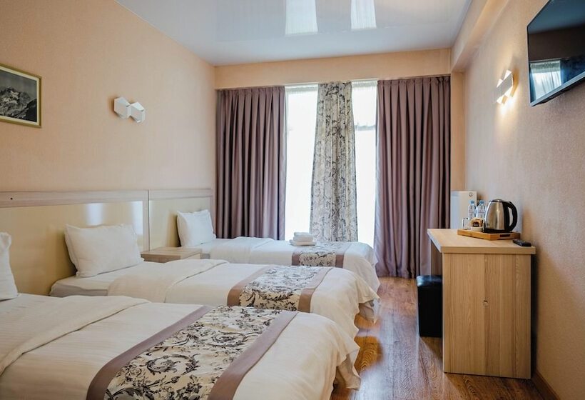 اتاق استاندارد سه نفره, Gudauri Inn