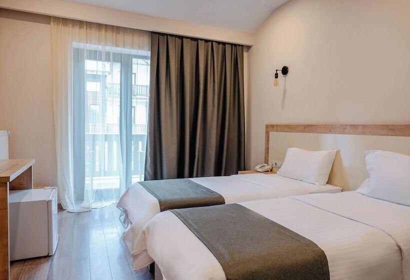 اتاق خانوادگی, Gudauri Inn