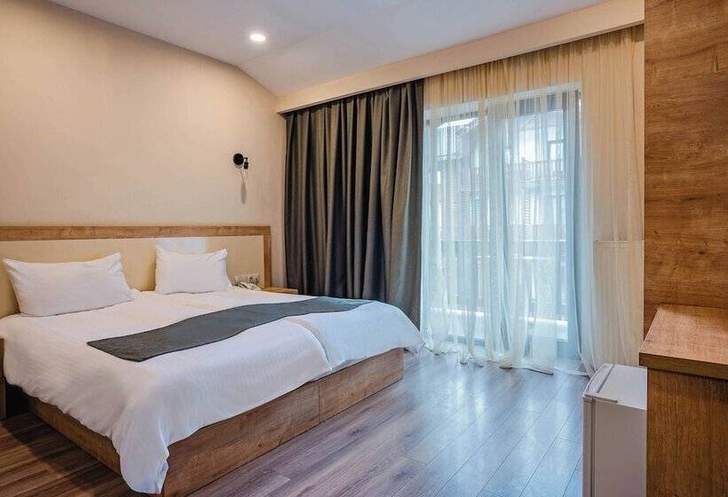 اتاق خانوادگی, Gudauri Inn