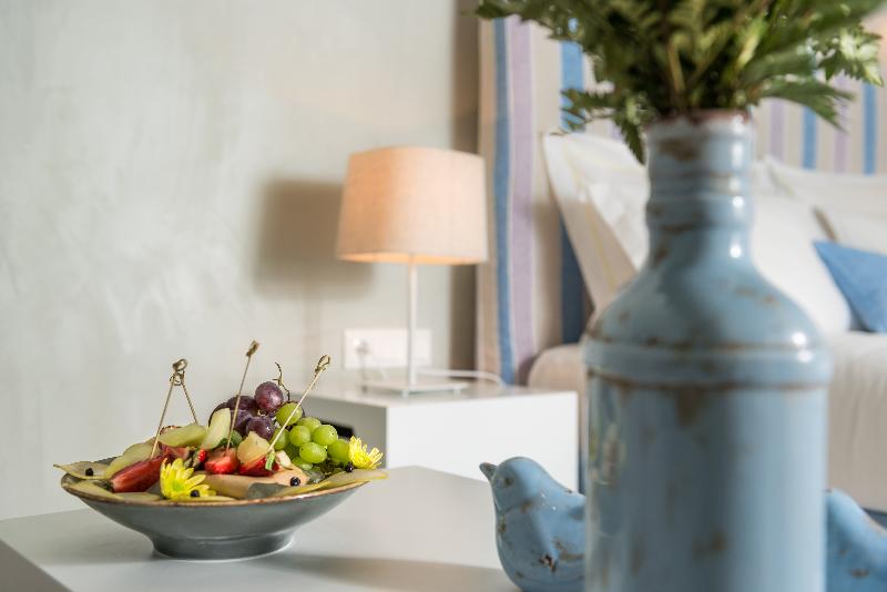 Полулюкс с Гидромассажем, Mythical Blue Luxury Suites