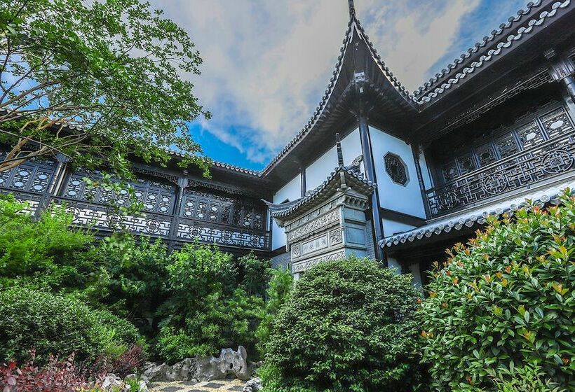 디럭스 룸 가든 전망, Royal Garden  Shanghai