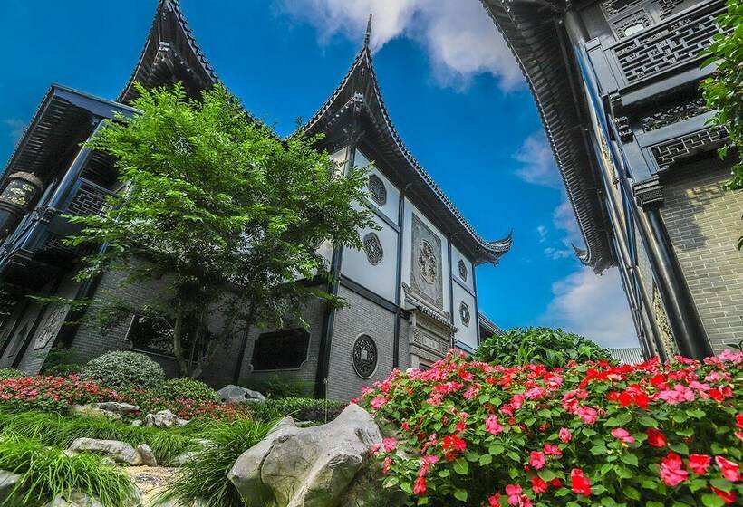 디럭스 룸 가든 전망, Royal Garden  Shanghai