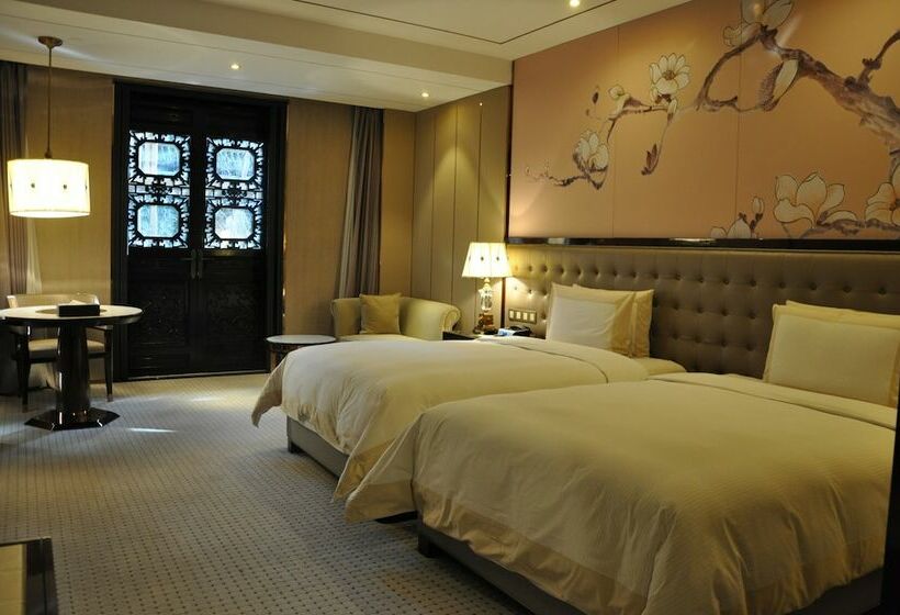 디럭스 룸 가든 전망, Royal Garden  Shanghai