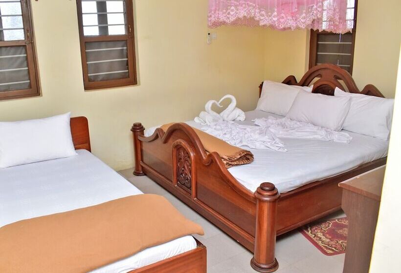 标准三人间, Funguni Palace