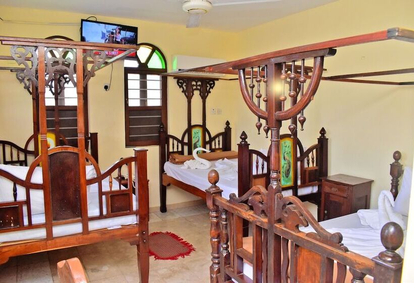 标准三人间, Funguni Palace