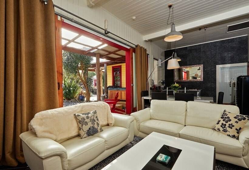 בית, 3 חדרי שינה, The Factory