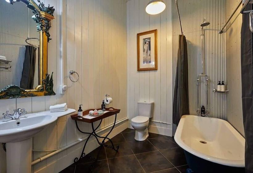 בית, 3 חדרי שינה, The Factory