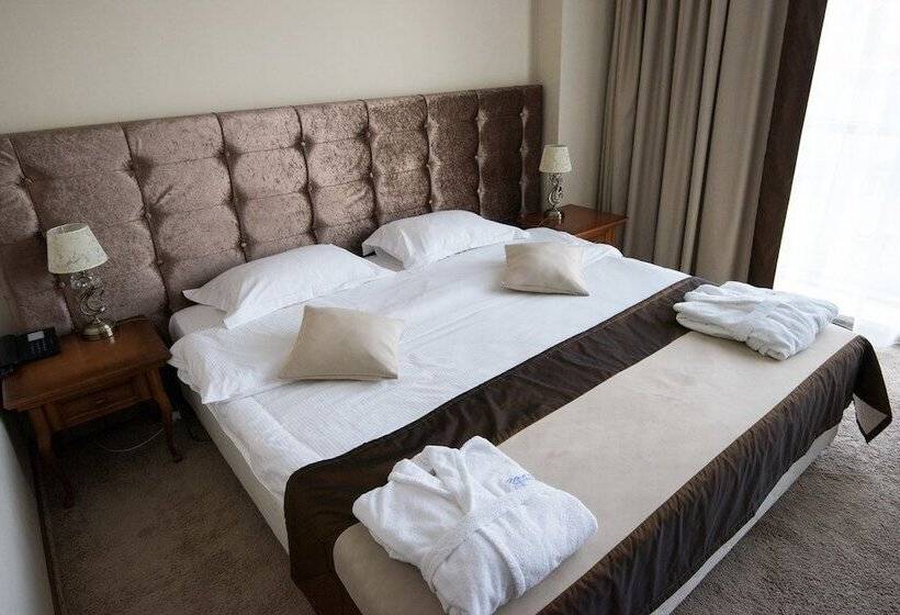 سوییت جونیور, Zvyozdny Hotel Wellness & Spa