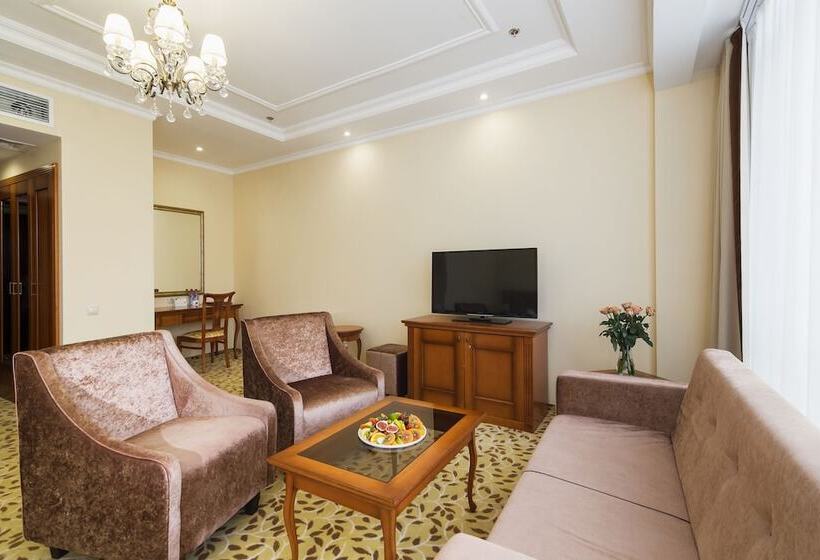 سوییت جونیور, Zvyozdny Hotel Wellness & Spa