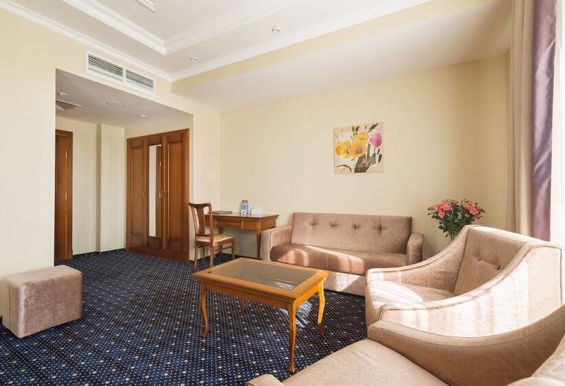 سوییت, Zvyozdny Hotel Wellness & Spa
