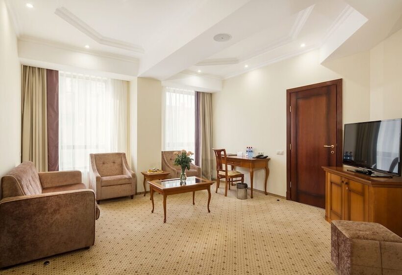 سوییت خانوادگی, Zvyozdny Hotel Wellness & Spa