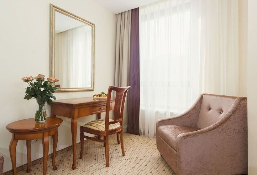 سوییت خانوادگی, Zvyozdny Hotel Wellness & Spa