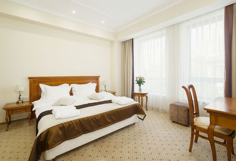 سوییت خانوادگی, Zvyozdny Hotel Wellness & Spa