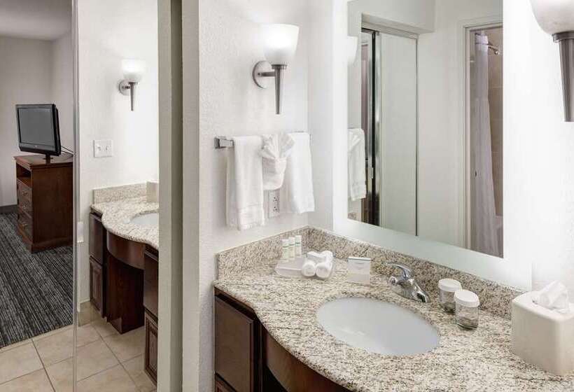스탠다드 스튜디오, Home2 Suites By Hilton Montreal Dorval