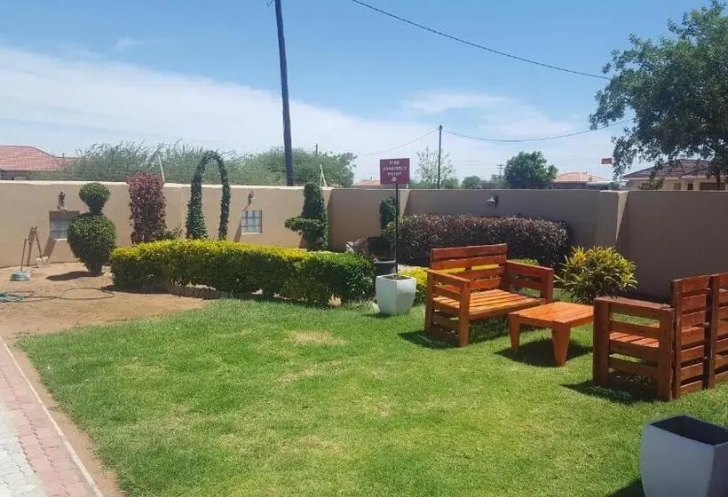 اتاق استاندارد با چشم‌انداز باغ, Mathlyn Guest House