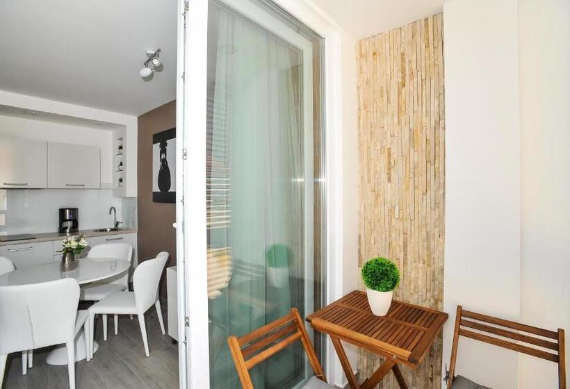 带1个卧室的带阳台的公寓, Apartments & Rooms Mareta Exclusive