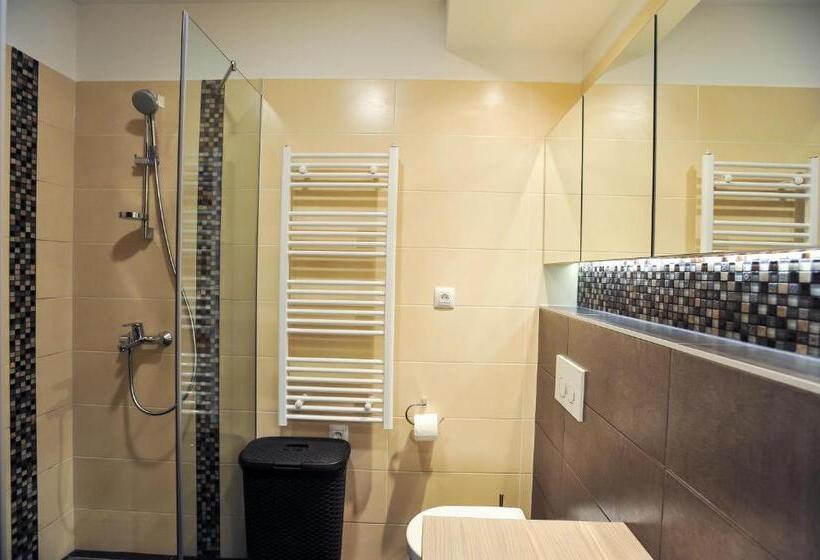 带1个卧室的带阳台的公寓, Apartments & Rooms Mareta Exclusive