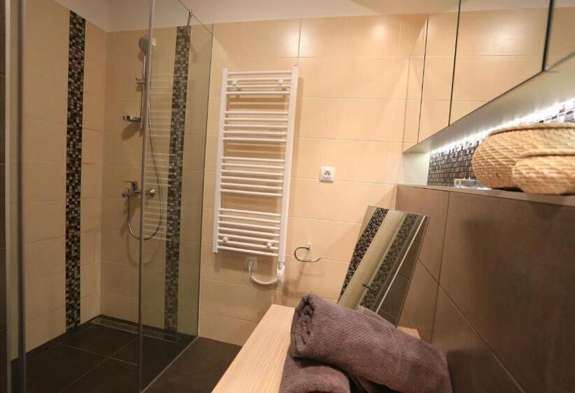 带1个卧室的带阳台的公寓, Apartments & Rooms Mareta Exclusive