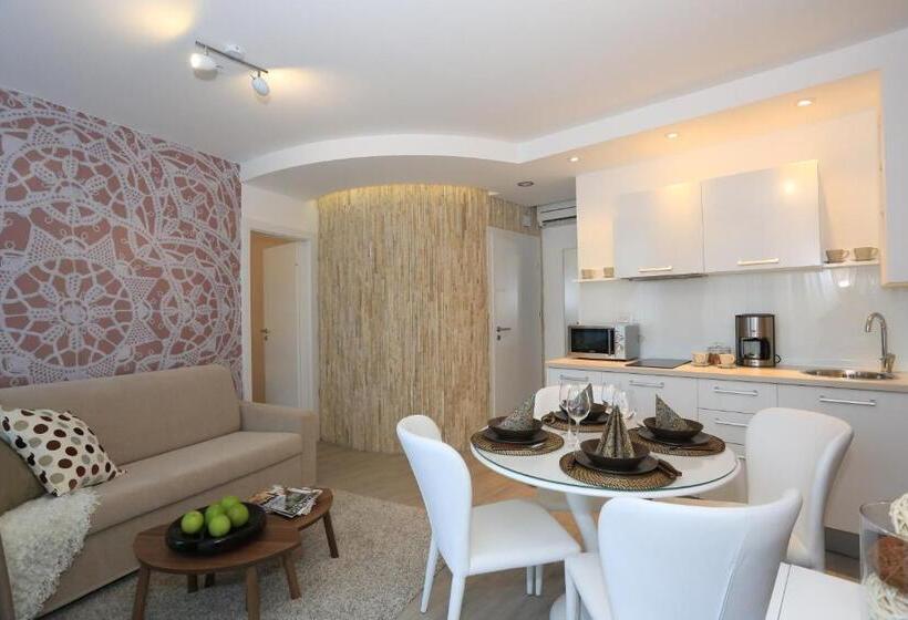 带1个卧室的带阳台的公寓, Apartments & Rooms Mareta Exclusive