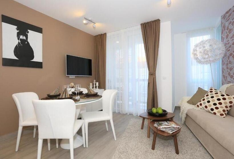 带1个卧室的带阳台的公寓, Apartments & Rooms Mareta Exclusive